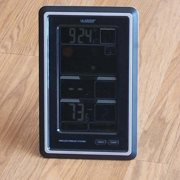 La Crosse Technology S88907 Wireless Color Weather Station w/out outdoor sensor - Picture 2 of 15